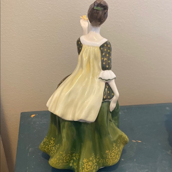 Royal Doulton Fleur Vintage Lady Figurine in Green Dress - Picture 4 of 5